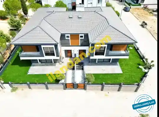 Seferihisar Camikebir De Mustakil Bahçeli Ultra Lükx Satılık 3+1 Villa