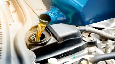 Motor Yağı Değişimi Rehberi: Değişim Süresi ve Ücreti 2025