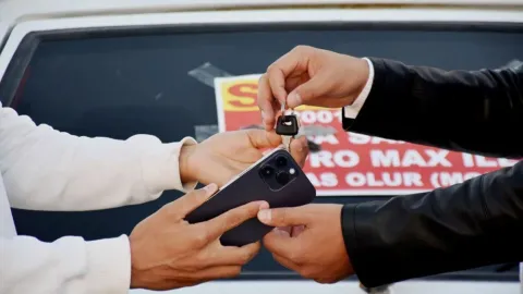 Otomobilini Cep Telefonu ile Takas Etti!