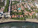 Seferihisar Erdem Tur Sitesi’nde Havuzlu Ve Güvenlikli Müstakil Konfor Satılık 3+1 Villa