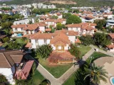 Seferihisar Erdem Tur Sitesi’nde Havuzlu Ve Güvenlikli Müstakil Konfor Satılık 3+1 Villa