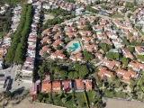 Seferihisar Erdem Tur Sitesi’nde Havuzlu Ve Güvenlikli Müstakil Konfor Satılık 3+1 Villa