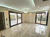Seferihisar Cumhuriyet'te Denize Yürüme Mesafesinde Lüks 3+1 Köşe Villa