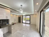 Seferihisar Cumhuriyet'te Denize Yürüme Mesafesinde Lüks 3+1 Köşe Villa
