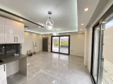 Seferihisar Cumhuriyet'te Denize Yürüme Mesafesinde Lüks 3+1 Köşe Villa