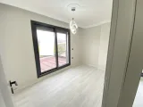 Seferihisar Cumhuriyet'te Denize Yürüme Mesafesinde Lüks 3+1 Köşe Villa