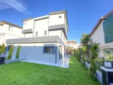 Seferihisar Mersin Alanı'nda Denize Sıfır, Akıllı Sistemli Lüks Satılık 3+1 Yazlık!