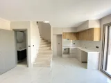 Seferihisar Sakız Ağacı'nda Denize Sıfır, Modern Tasarımlı Satılık 3+1 Müstakil Villa