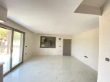 Seferihisar Sakız Ağacı'nda Denize Sıfır, Modern Tasarımlı Satılık 3+1 Müstakil Villa