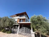 Seferihisar Cumhuriyet'te Denize 650M, 4+1 Geniş Bahçeli Lüks Satılık Villa!