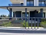 Seferihisar Cumhuriyet Mahallesi'nde denize 1 km satılık 4+1 geniş bahçeli lüks villa
