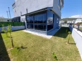 Seferihisar Cumhuriyet Mahallesi'nde denize 1 km satılık 4+1 geniş bahçeli lüks villa