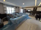 Seferihisar Cumhuriyet Mahallesi'nde denize 1 km satılık 4+1 geniş bahçeli lüks villa