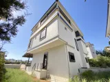 Seferihisar Doğanbey Payamlı da Denize 350 m Mesafede Sıfır Lüks Satılık 3+1 Villa